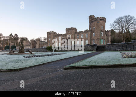 Cyfarthfa Schloss an einem frostigen Morgen Stockfoto