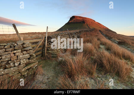 Der Gipfel von Pen-y-Ghent, einer der berühmten drei Gipfel im Yorkshire Dales National Park, England Stockfoto