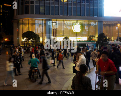 Apple Store befindet sich an der Nanjing Road in Shanghai, China Stockfoto