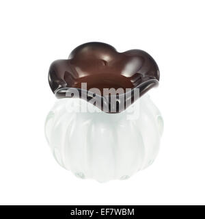 Kleine weiße Glasvase isoliert Stockfoto