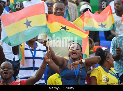 Äquatorial-Guinea. 27. Januar 2015. African Cup of Nations-Fußball-Turnier, Südafrika gegen Ghana. Unterstützer Ghana bekommen auf der Tribüne animiert © Action Plus Sport/Alamy Live News Stockfoto