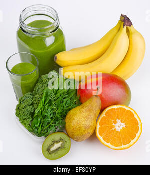 Grüner Smoothie mit drei grünen und Früchten Stockfoto