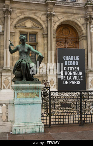 Paris, Parvis de l ' Hotel de Ville Ort, Solidarität Banner an Charlie Hebdo Zeitung nach 7. Januar 2015 Terroranschlag Stockfoto