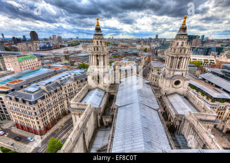 Der Blick auf London von der Spitze der St. Pauls Cathedral, London, England Stockfoto