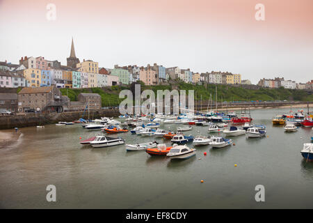 Der Hafen in Tenby, Pembrokeshire, Wales Stockfoto