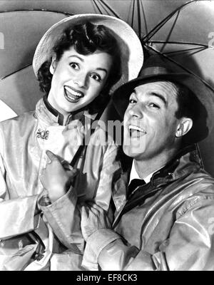 DEBBIE REYNOLDS, gene kelly, SINGIN' IN THE RAIN, 1952 Stockfoto