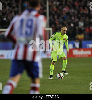 Madrid, Spanien. 28. Januar 2015. Barcelonas Iniesta reagiert während des Königs Cup Viertelfinal-Rückspiel-match gegen Atletico Madrid im Vicente Calderon Stadion in Madrid, Spanien, 28. Januar 2015. Barcelona gewann 3-2. Bildnachweis: Xie Haining/Xinhua/Alamy Live-Nachrichten Stockfoto