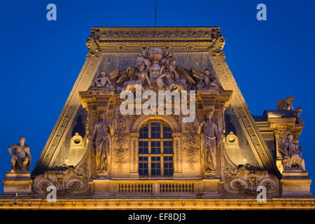 Reich verzierte Dach des Musée du Louvre, Paris, Frankreich Stockfoto