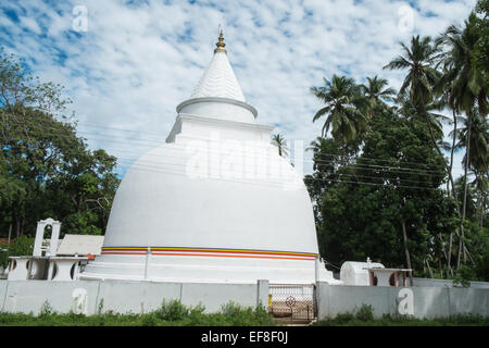 Buddhistische Tempel, Stupa oder Dagoba bei Tissa, Tissamaharama, Sri Lanka. Stockfoto