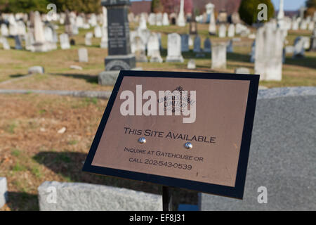 Grabstätte zur Verfügung Schild am Friedhof - Congressional Cemetery, Washington, DC USA Stockfoto