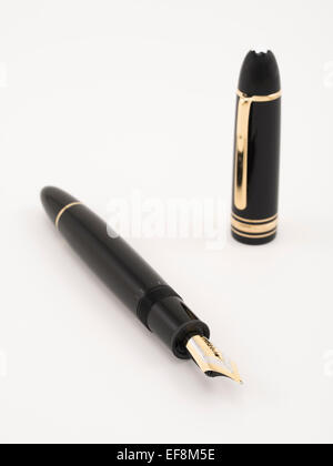 Montblanc - Meisterstück 149 Füllfederhalter eine klassische Design-Ikone mit schwarzem Kunstharz Körper und Gold Nib. Stockfoto