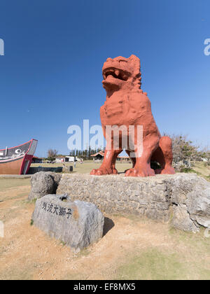 Grösste Shisa-Statue in Okinawa, Yomitan Village, Okinawa, Japan Stockfoto