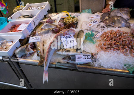 Rialto Fischmarkt. Venedig, Italien. Stockfoto