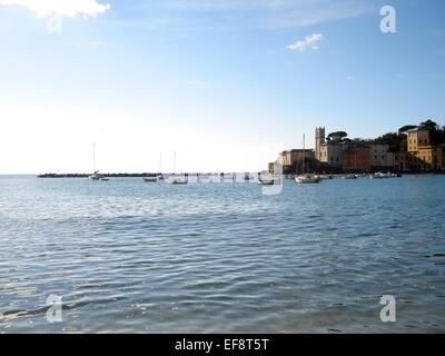 Boote auf dem Meer, Sestri Levante, Ligurien, Italien vor Anker Stockfoto