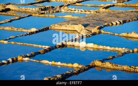 Nahaufnahme der Salinen, Insel Gozo, Malta Stockfoto