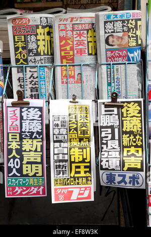 Tokio, Japan. 29. Januar 2015. Kenji Goto, die Geisel der islamische Staat (ISIS) Gruppe erscheint auf den Titelseiten der japanischen Zeitungen. Jordan sagte am Mittwoch, dass sie bereit waren, Gefangener Sajida Mubarak Atrous al-Rishawi zu tauschen, wenn die islamischen Staat Gruppe erfassten jordanischen Pilot befreit. Es gab jedoch keine Erwähnung von Goto. Bildnachweis: Rodrigo Reyes Marin/AFLO/Alamy Live-Nachrichten Stockfoto