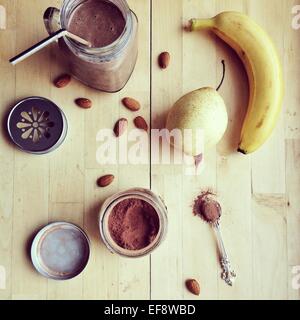 Schoko-Bananen-Smoothie ein Zutaten Stockfoto