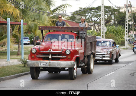 22. Dezember 2014 gemacht - Havanna, Kuba - A Vintage American Truck im Abschnitt Miramar von Havanna, Kuba. (Kredit-Bild: © Engel Chevrestt/ZUMA Draht) Stockfoto