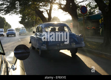 22. Dezember 2014 - Havanna, Kuba - amerikanische Oldtimer verwendet als "Colectivo" Taxi im Abschnitt Miramar von Havanna, Kuba. (Kredit-Bild: © Engel Chevrestt/ZUMA Draht) Stockfoto