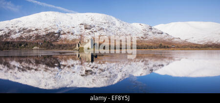 Kilchurn Castle am Loch Awe im Winter. Argyll and Bute, Scotland. Panorama Stockfoto