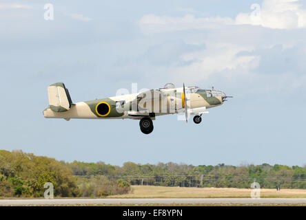 Zweiter Weltkrieg Ära Start der amerikanischen Bomber b-25 Mitchell Stockfoto