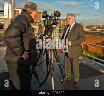 Gloucester, Großbritannien. 29. Januar 2015. Minister für Verkehr Patrick McLoughlin macht einen ministerielle Besuch in Gloucester Railway Station. Bildnachweis: Charlie Bryan/Alamy Live News Stockfoto