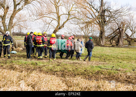 Slade grün, Kent, UK. 29. Januar 2015. Die 14 Hände hohen Roß Snoopy vom Londoner Feuerwehr gerettet, nachdem er im schlammigen Wasser über Nacht in Slade Green stecken geblieben. Bildnachweis: Tom Arne Hanslien/Alamy Live-Nachrichten Stockfoto