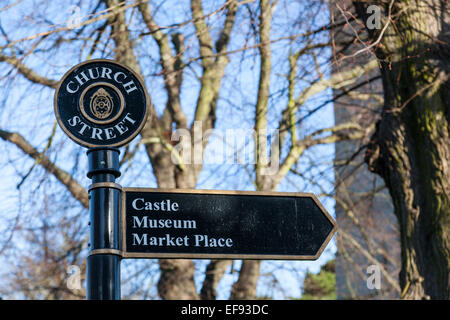 Metall Schild auf der Burg, Museum und Marktplatz in Oakham, Rutland. Stockfoto