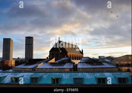 Glasgow, Schottland. 29. Januar 2015. Die Sonne geht über der Gorbals, Glasgow, wie Schnee die Dächer bedeckt. Bildnachweis: Tony Clerkson/Alamy Live-Nachrichten Stockfoto