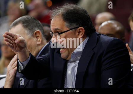 28. Januar 2015: Detroit Pistons Cheftrainer Stan Van Gundy während der NBA-Spiel zwischen den Detroit Pistons und die Philadelphia 76ers im Wells Fargo Center in Philadelphia, Pennsylvania reagiert. Die Philadelphia 76ers gewann 89-69. Stockfoto