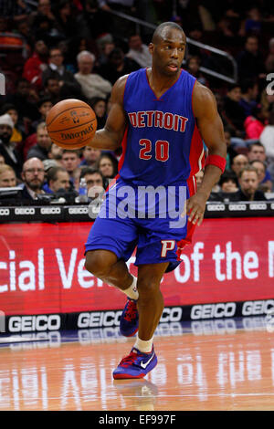 28. Januar 2015: Detroit Pistons bewachen Jodie Meeks (20) in Aktion während der NBA-Spiel zwischen den Detroit Pistons und die Philadelphia 76ers im Wells Fargo Center in Philadelphia, Pennsylvania. Die Philadelphia 76ers gewann 89-69. Stockfoto