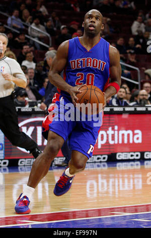 28. Januar 2015: Detroit Pistons bewachen Jodie Meeks (20) in Aktion während der NBA-Spiel zwischen den Detroit Pistons und die Philadelphia 76ers im Wells Fargo Center in Philadelphia, Pennsylvania. Die Philadelphia 76ers gewann 89-69. Stockfoto