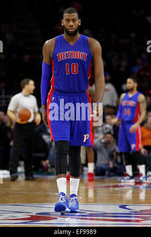 28. Januar 2015: Detroit Pistons nach vorne Greg Monroe (10) blickt auf während der NBA-Spiel zwischen den Detroit Pistons und die Philadelphia 76ers im Wells Fargo Center in Philadelphia, Pennsylvania. Die Philadelphia 76ers gewann 89-69. Stockfoto