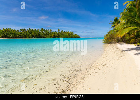 Das wunderschöne Meer von Aitutaki Lagune von One Foot Island gesehen. Cookinseln Sie, Süd-Pazifik. Stockfoto