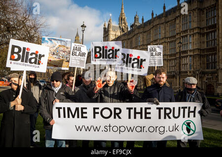 London, UK. 29. Januar 2015.  Protest gegen den Irak Anfrage Verzögerung außerhalb Westminster Credit: Guy Corbishley/Alamy Live News Stockfoto