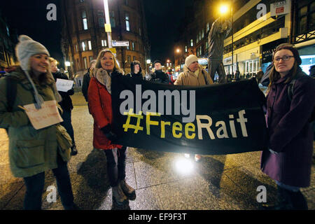 Nottingham, UK. 29. Januar 2015. Nottingham Protest zur Unterstützung von Inhaftierten Saudi Blogger, Raif Badawi - Nottingham, Brian Clough Statue 6.00 Uhr verurteilt zu zehn Jahren und 1000 Peitschenhieben für die Einrichtung einer Website Kritik an das saudische Regime, Waleed Abu-Khair, seinem Anwalt zu 15 Jahren Haft verurteilt. Bildnachweis: Pete Jenkins/Alamy Live-Nachrichten Stockfoto