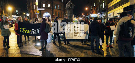 Nottingham, UK. 29. Januar 2015. Nottingham Protest zur Unterstützung von Inhaftierten Saudi Blogger, Raif Badawi - Nottingham, Brian Clough Statue 6.00 Uhr verurteilt zu zehn Jahren und 1000 Peitschenhieben für die Einrichtung einer Website Kritik an das saudische Regime, Waleed Abu-Khair, seinem Anwalt zu 15 Jahren Haft verurteilt. Bildnachweis: Pete Jenkins/Alamy Live-Nachrichten Stockfoto