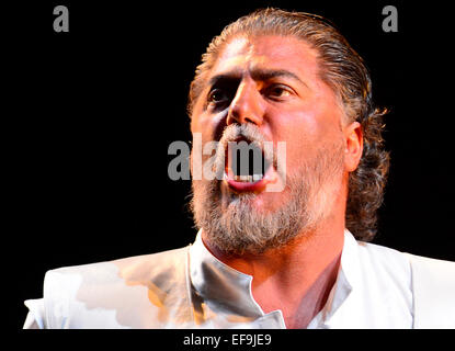 Prag, Tschechische Republik. 29. Januar 2015. Argentinische Tenor José Cura führt Otello in der Oper Otello von Guiseppe Verdi in der Staatsoper in Prag, Tschechische Republik, 29. Januar 2015. © Roman Vondrous/CTK Foto/Alamy Live-Nachrichten Stockfoto