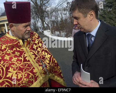 Wjatscheslaw Kirilenko. 29. Januar 2015. Ukrainischer Politiker, stellvertretender Ministerpräsident für humanitäre Angelegenheiten und der Minister für Kultur der Ukraine und Rektor der St. Nikolauskirche in Kiew. -Ukrainische Politicinas 29. Januar 2015, nahmen an der Zeremonie auf Helden, junge Kerle, die an diesem Tag im Jahre 1918 in der Nähe der Station auf Tschernihiw Region trat in einem ungleichen Kampf mit den Bolschewiki und starb einen heldenhaften Tod für die Ukrainische Volksrepublik. © Igor Golovniov/ZUMA Draht/Alamy Live-Nachrichten Stockfoto