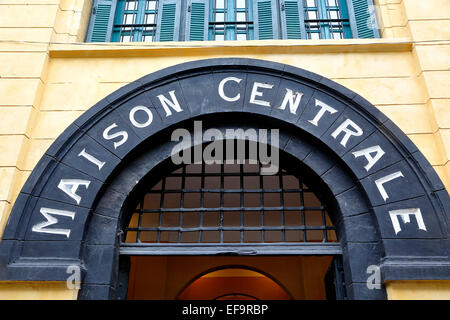 Eingang zum Hoa Lo Gefängnis (aka Hanoi Hilton), Hanoi, Vietnam Stockfoto