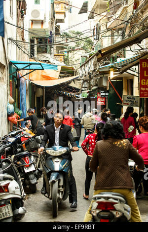 Straßenszene, Altstadt (aka The 36 Straßen), Hanoi, Vietnam Stockfoto