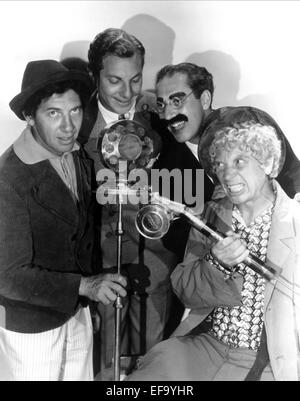 CHICO MARX, ZEPPO MARX, Groucho Marx, HARPO MARX, ANIMAL CRACKERS, 1930 Stockfoto