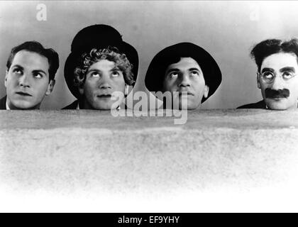 ZEPPO MARX, HARPO MARX, Chico Marx, Groucho Marx, ANIMAL CRACKERS, 1930 Stockfoto