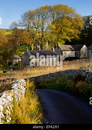 Feldweg bei Hartington, einem kleinen Dorf in der Peak District National Park in Derbyshire England UK Stockfoto