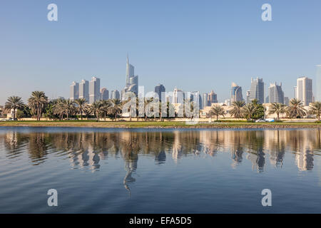 Skyline von Jumeirah Lakes Towers in Dubai, Vereinigte Arabische Emirate Stockfoto