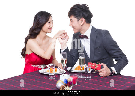 Romantische junges Paar Partnersuche in restaurant Stockfoto