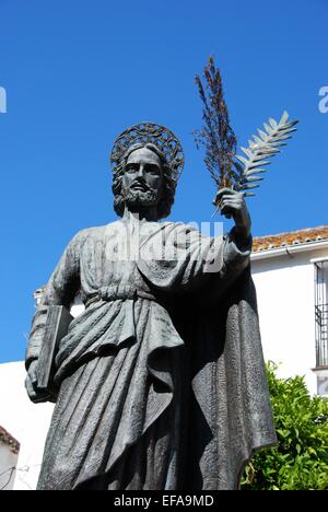 Statue des Heiligen Bernhard in der Plaza De La Iglesia, Marbella, Costa del Sol, Provinz Malaga, Andalusien, Spanien, Westeuropa. Stockfoto