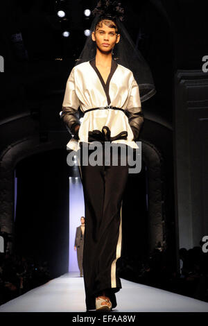 Gaultier Haute Couture Modenschau in Paris, Frankreich. Am 28. Januar 2015. / picture Alliance Stockfoto