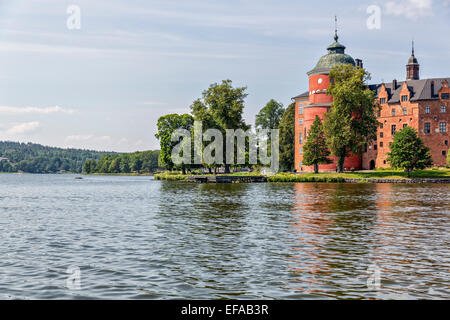 Schloss Gripsholm spiegelt sich im See Mälaren, Mariefred, Strängnäs, Södermanland Län, in der Nähe von Stockholm, Schweden Stockfoto