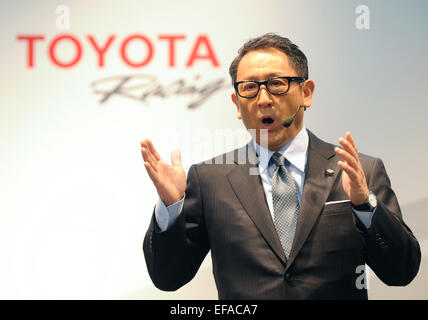 Tokio, Japan. 30. Januar 2015. Toyota Präsident und CEO Akio Toyoda spricht während einer Pressekonferenz, Motorsport-Aktivitäten des Unternehmens für das Jahr 2015 in Tokio, Japan, 30. Januar 2015 bekannt zu geben. Akio Toyoda angekündigt, dass sie die World Rally Championship (WRC) ab 2017 zurückkehren würden. © Stringer/Xinhua/Alamy Live-Nachrichten Stockfoto